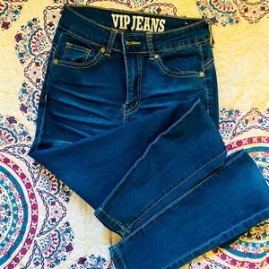Be a VIP in these slimming skinny jeans!